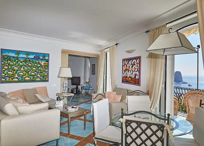 Leonardo Tatil Evi Capri